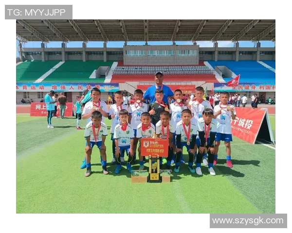 足球明星米西亲临新疆助力青少年足球发展与交流活动 足球明星米西亲临新疆助力青少年足球发展与交流活动